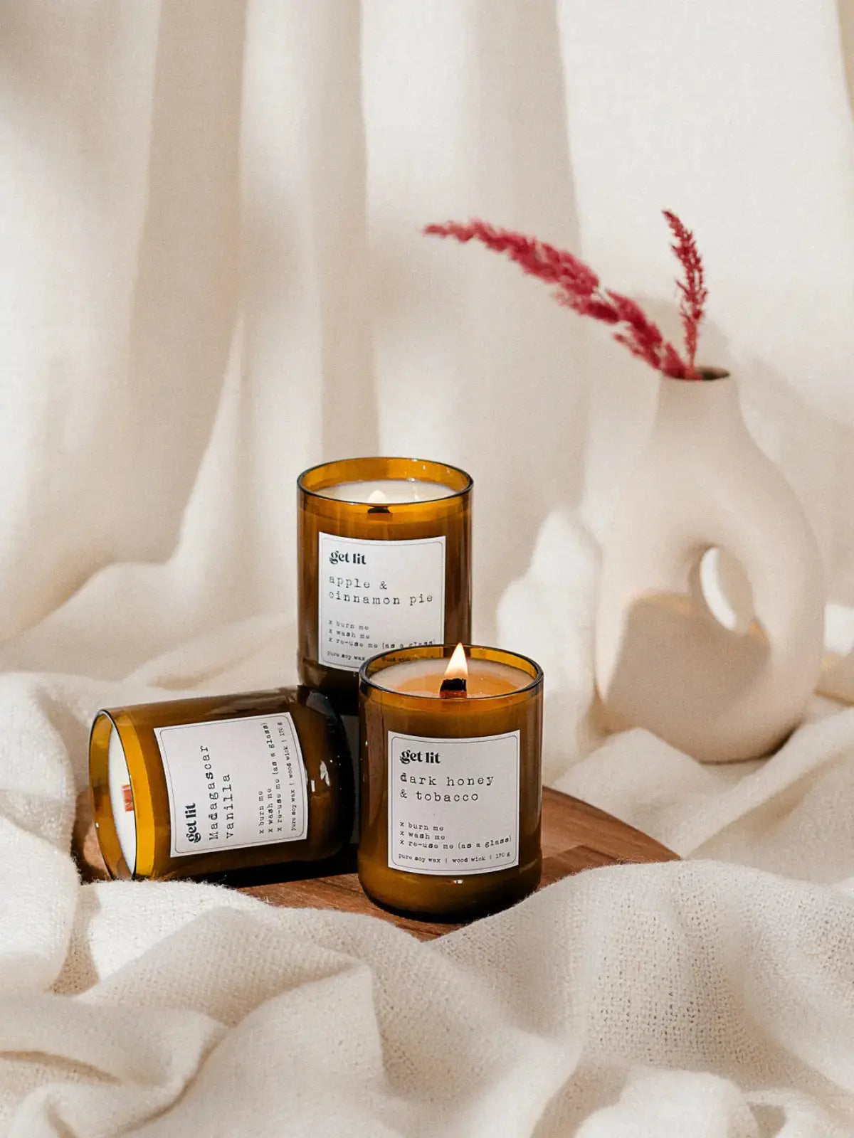 Lumanare parfumata din ceara de soia | Fitil Lemn | Parfum Vanilie Scortisoara Tabac Brad | Cadou Craciun