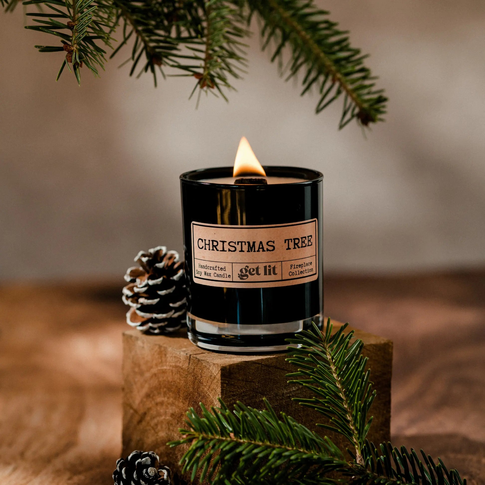 Lumanari parfumate din ceara de soia Get Lit | Handcrafted in Romania | Cadou Vegan & Eco-Friendly | Parfum Brad | Cadou Craciun