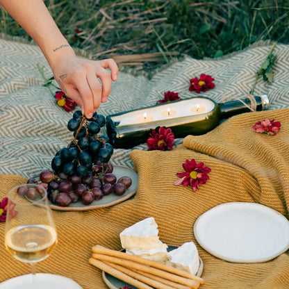 Lumanare parfumata din ceara de soia | Fitil Lemn | Parfum Vanilie Scortisoara Tabac Brad | Cadou 