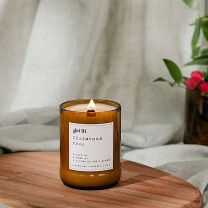 Lumanare parfumata din ceara de soia | Fitil Lemn | Parfum Vanilie Scortisoara Tabac Brad | Cadou 