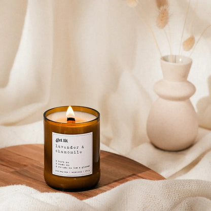 Lumanare parfumata din ceara de soia | Fitil Lemn | Parfum Vanilie Scortisoara Tabac Brad | Cadou 