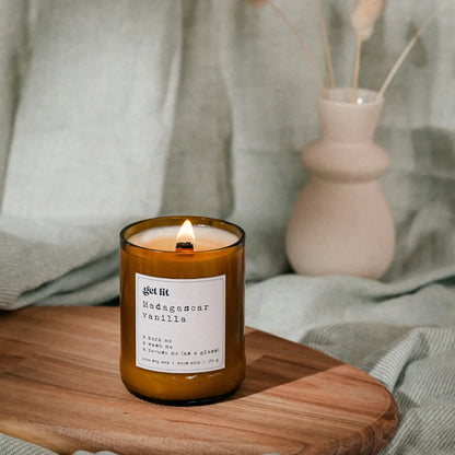 Lumanare parfumata din ceara de soia | Fitil Lemn | Parfum Vanilie Scortisoara Tabac Brad | Cadou 