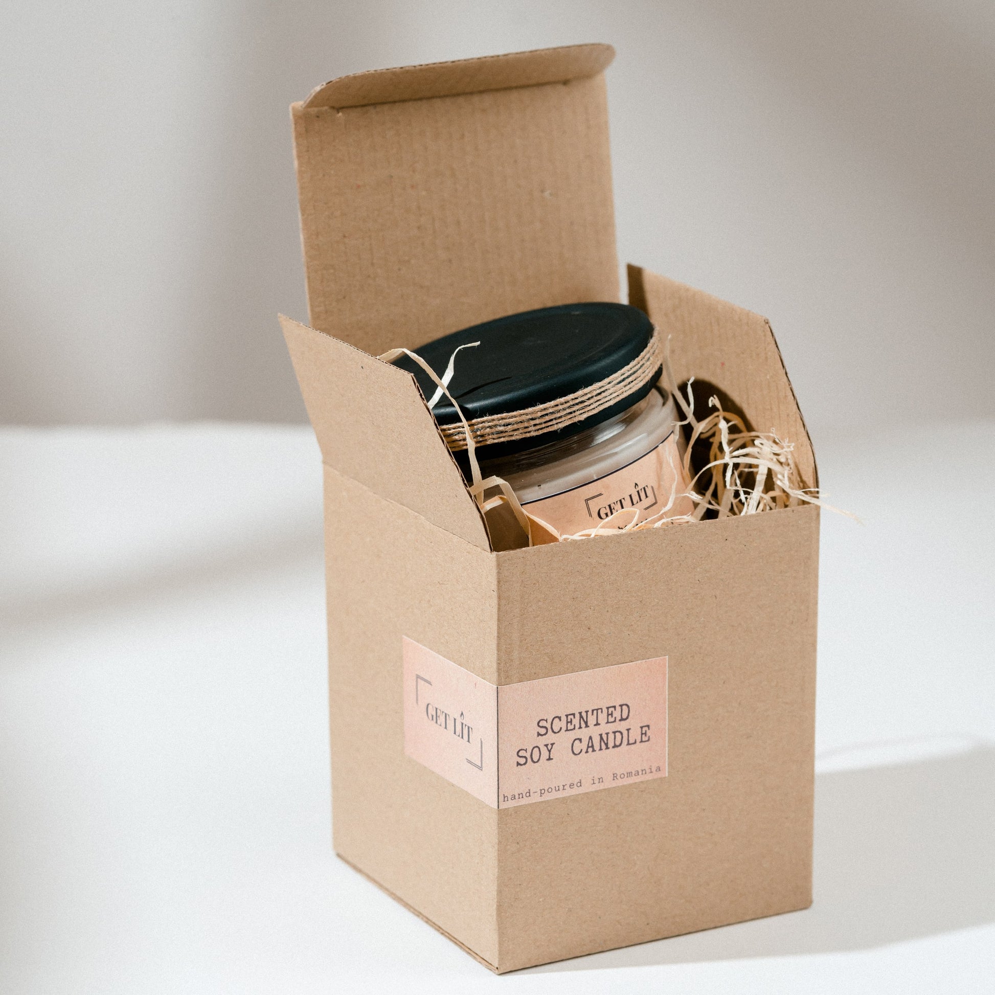 Lumanari parfumate din ceara de soia Get Lit | Handcrafted in Romania | Cadou Vegan & Eco-Friendly