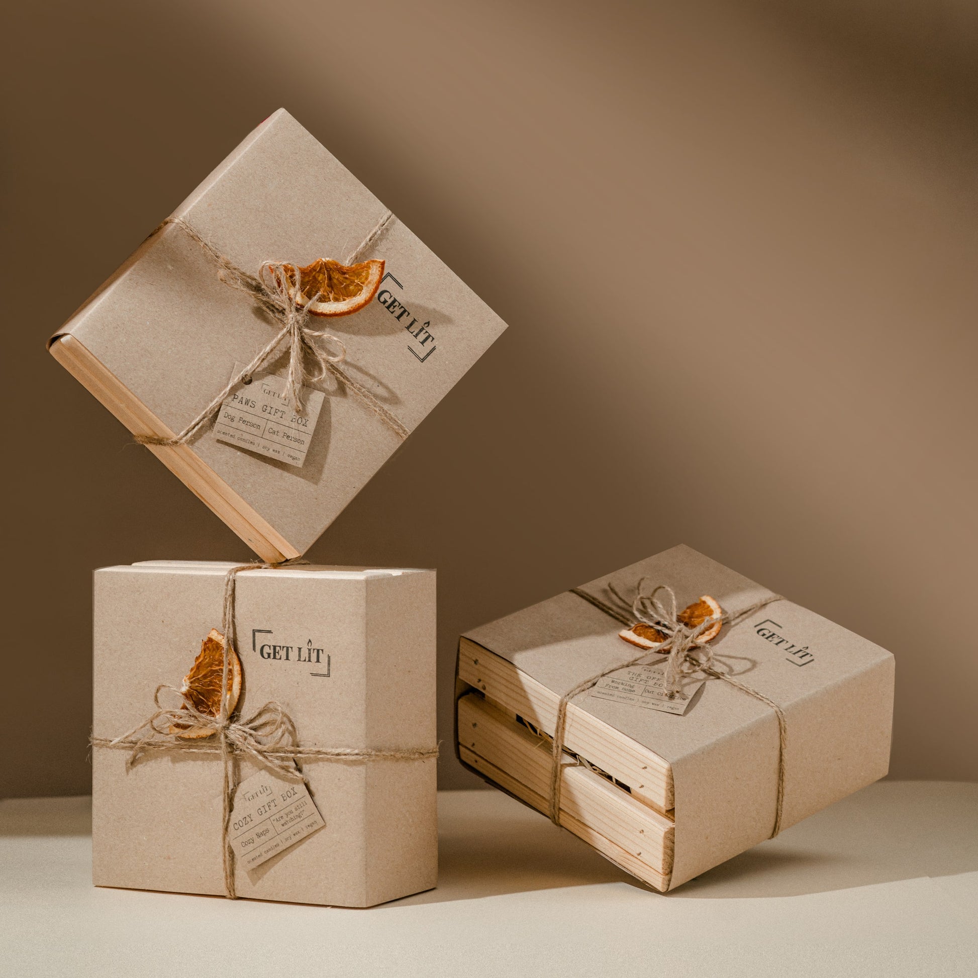 Gift Box lumanari parfumate din ceara de soia Get Lit | Handcrafted in Romania | Cadou Vegan & Eco-Friendly
